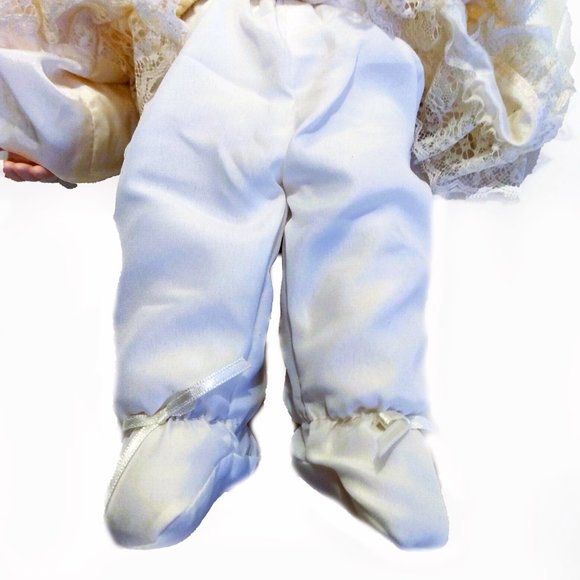 Ashton Drake Galleries Porcelain Baby In Christening Gown & Hat #-LO517 - Picture 7 of 12